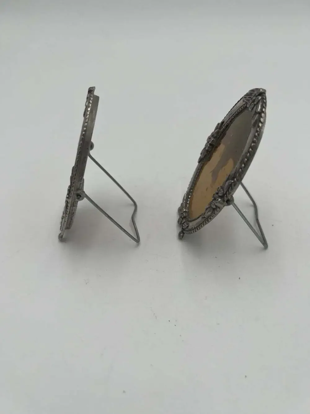 Set 2 Small Oval Silver Tone Floral Picture Frames 3.5” Tabletop Vintage Style